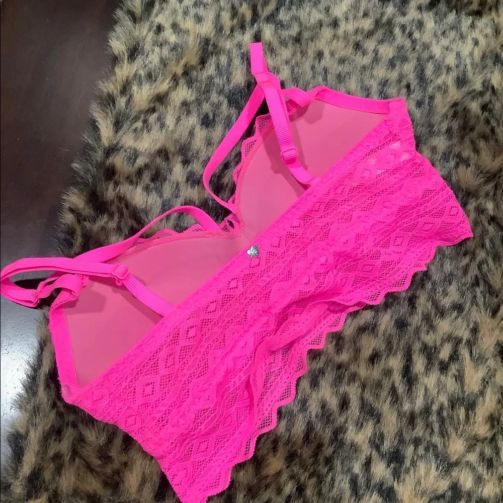 NWOT PINK BY VICTORIAS‎ SECRET PINK LACE BRALETTE